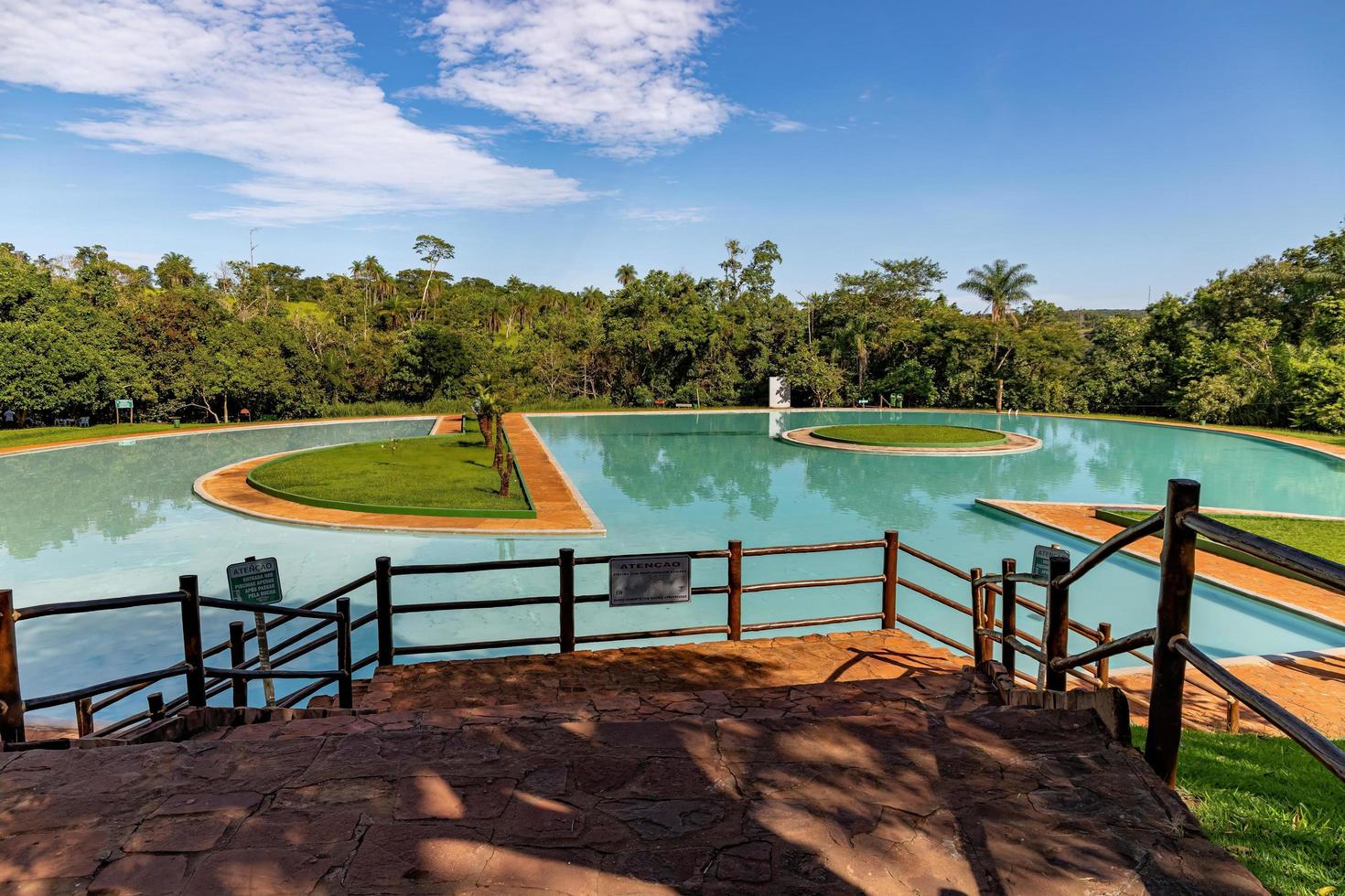 zwembad van het gemeentelijk natuurpark salto do sucuriu foto