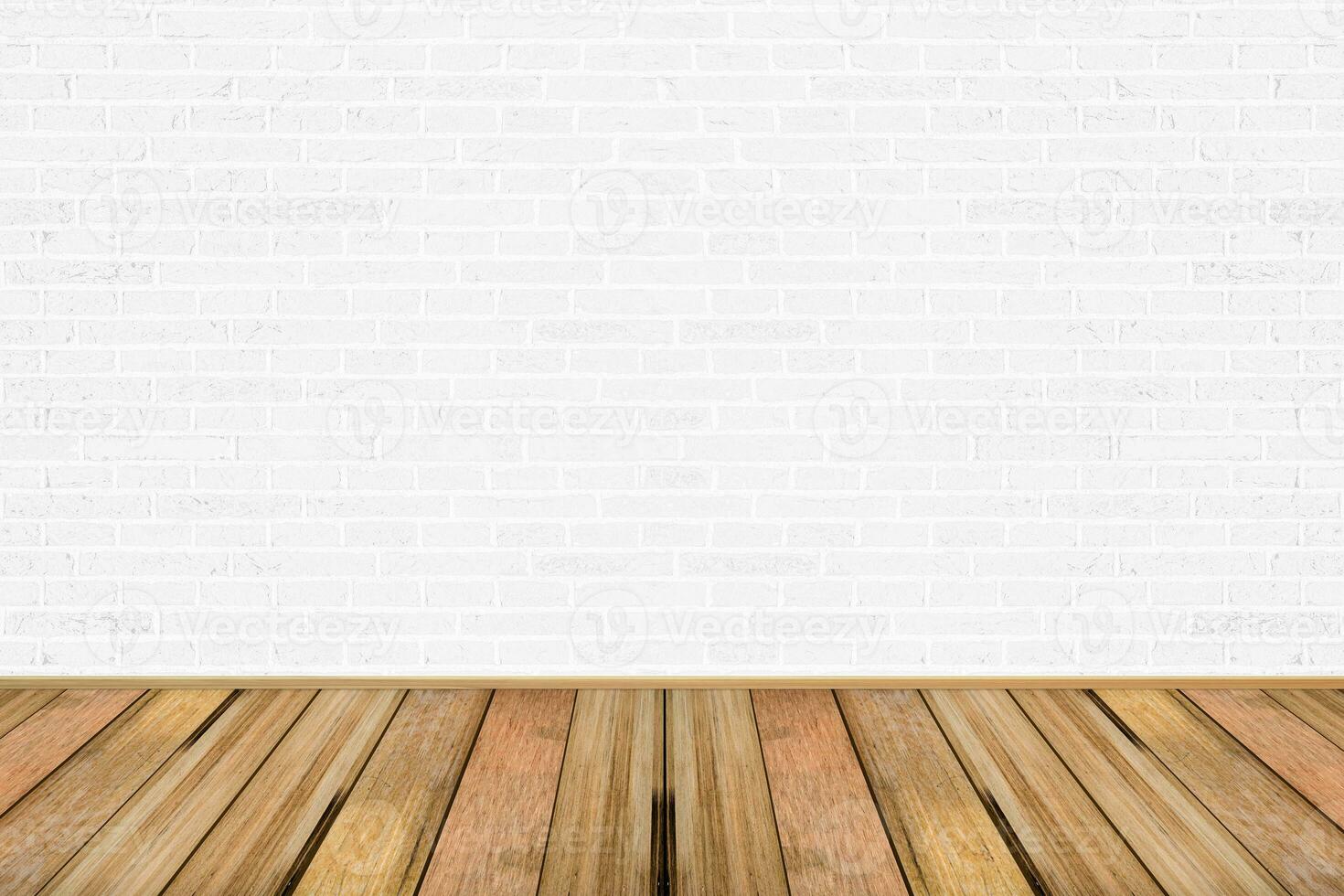 lege woonkamer met houten vloer en wit geschilderde bakstenen muur achtergrond. voor design interieur. foto