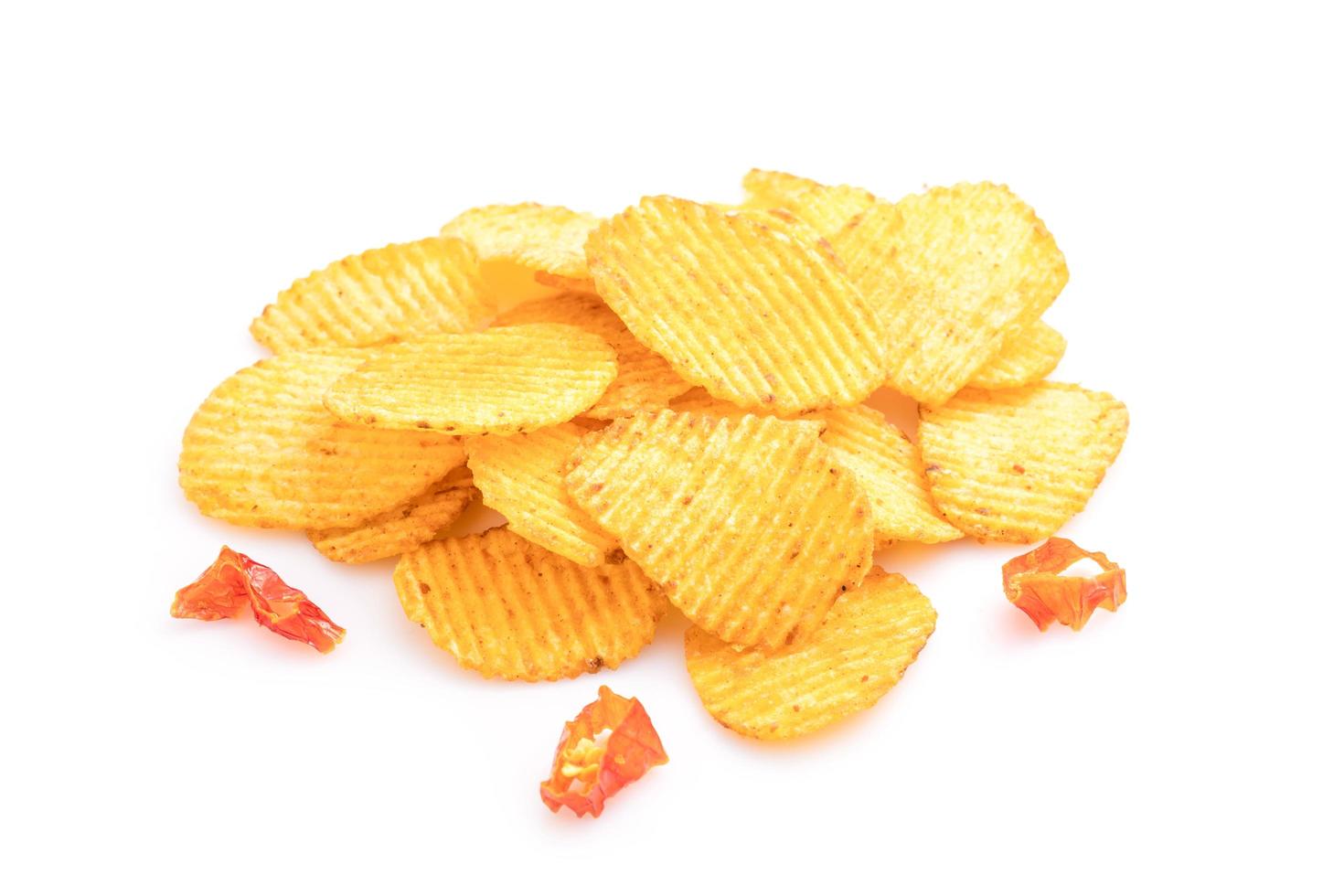 stapel chips voor voedsel of snack concept. studio-opname geïsoleerd op wit foto