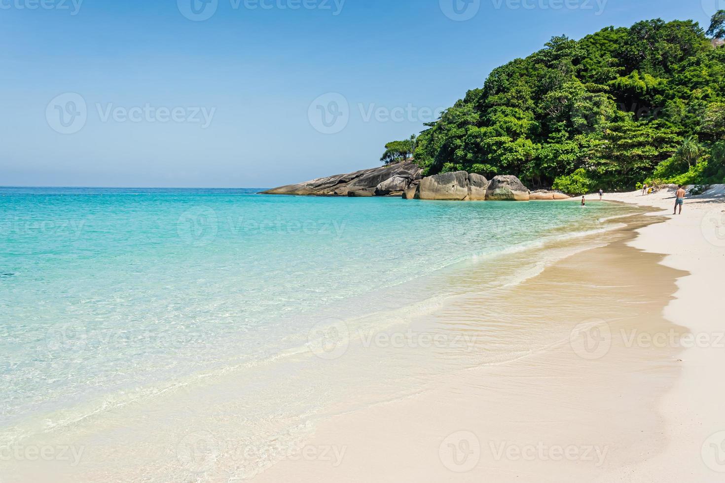 prachtig strand en zee koh miang eiland no.4 in mu ko similan nationaal park, phang nga, thailand foto