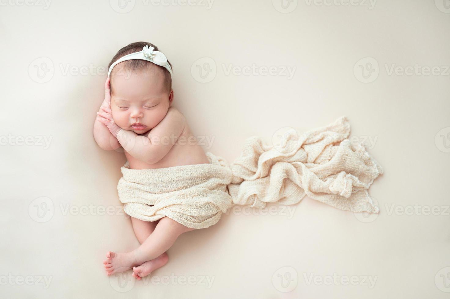 pasgeboren baby slaapt foto