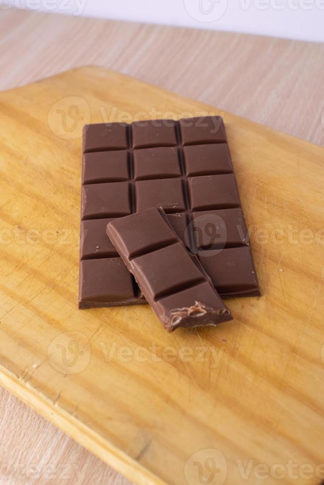 chocoladestukjes op een bord foto