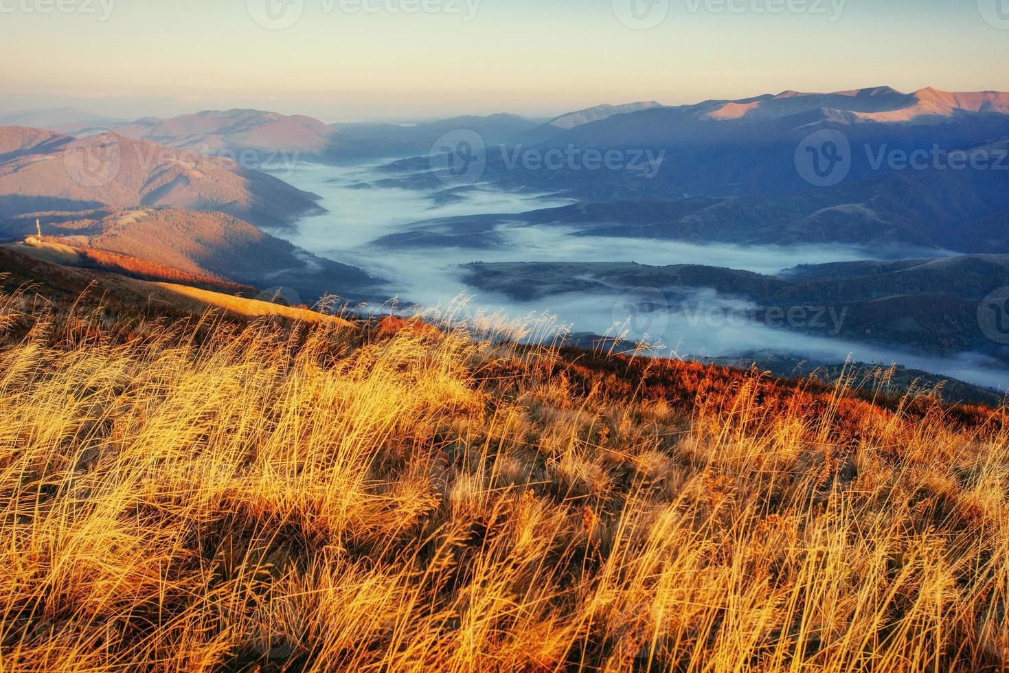 het schilderachtige landschap in de bergen. Georgië, Europa. cau foto