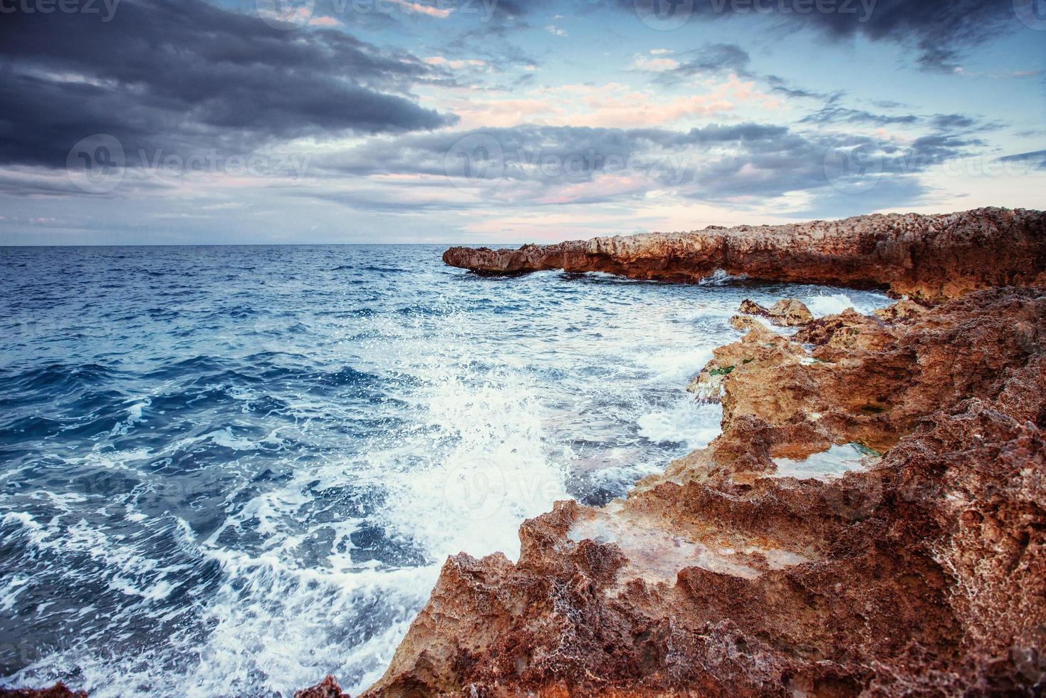 lente panorama van zee kust stad trapany. sicilië, italië, europa foto