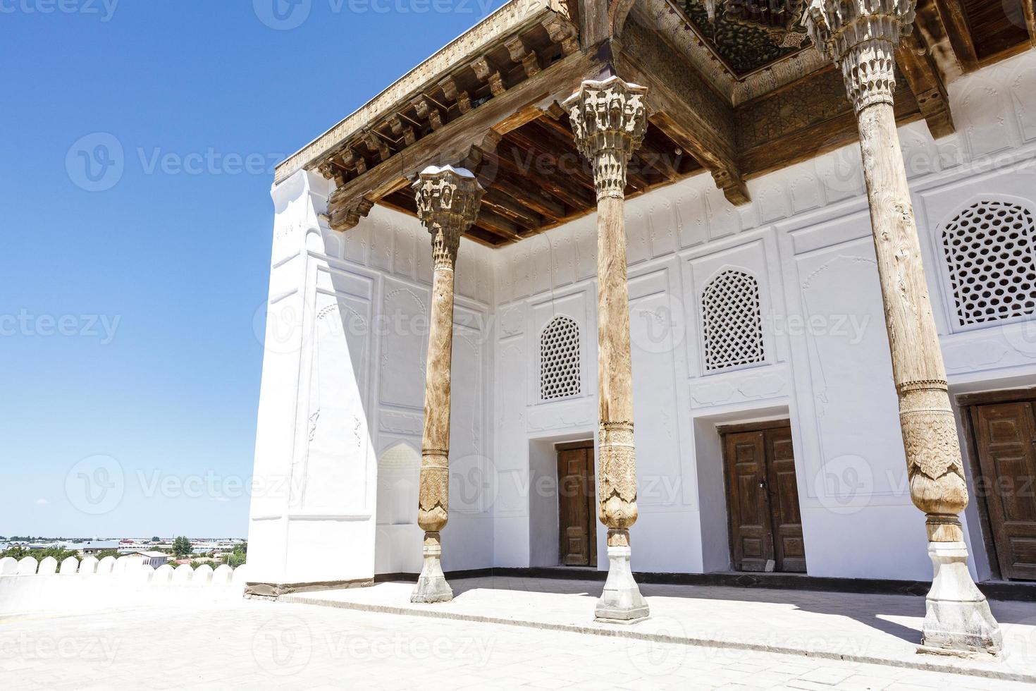 de juma-moskee in het fort. de Ark. bukhara. Oezbekistan, Centraal-Azië foto