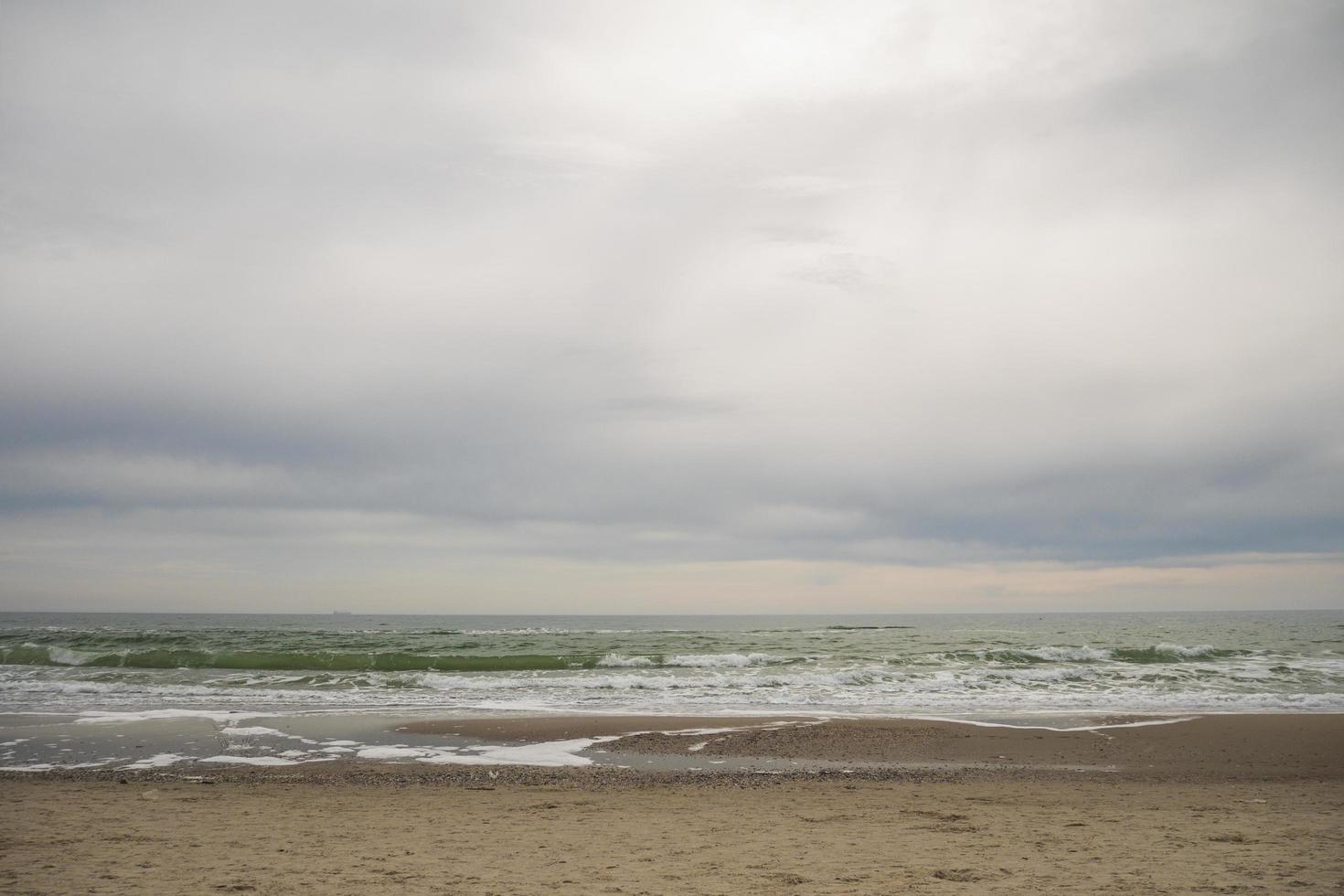 turquoise golven van een razende oceaan foto