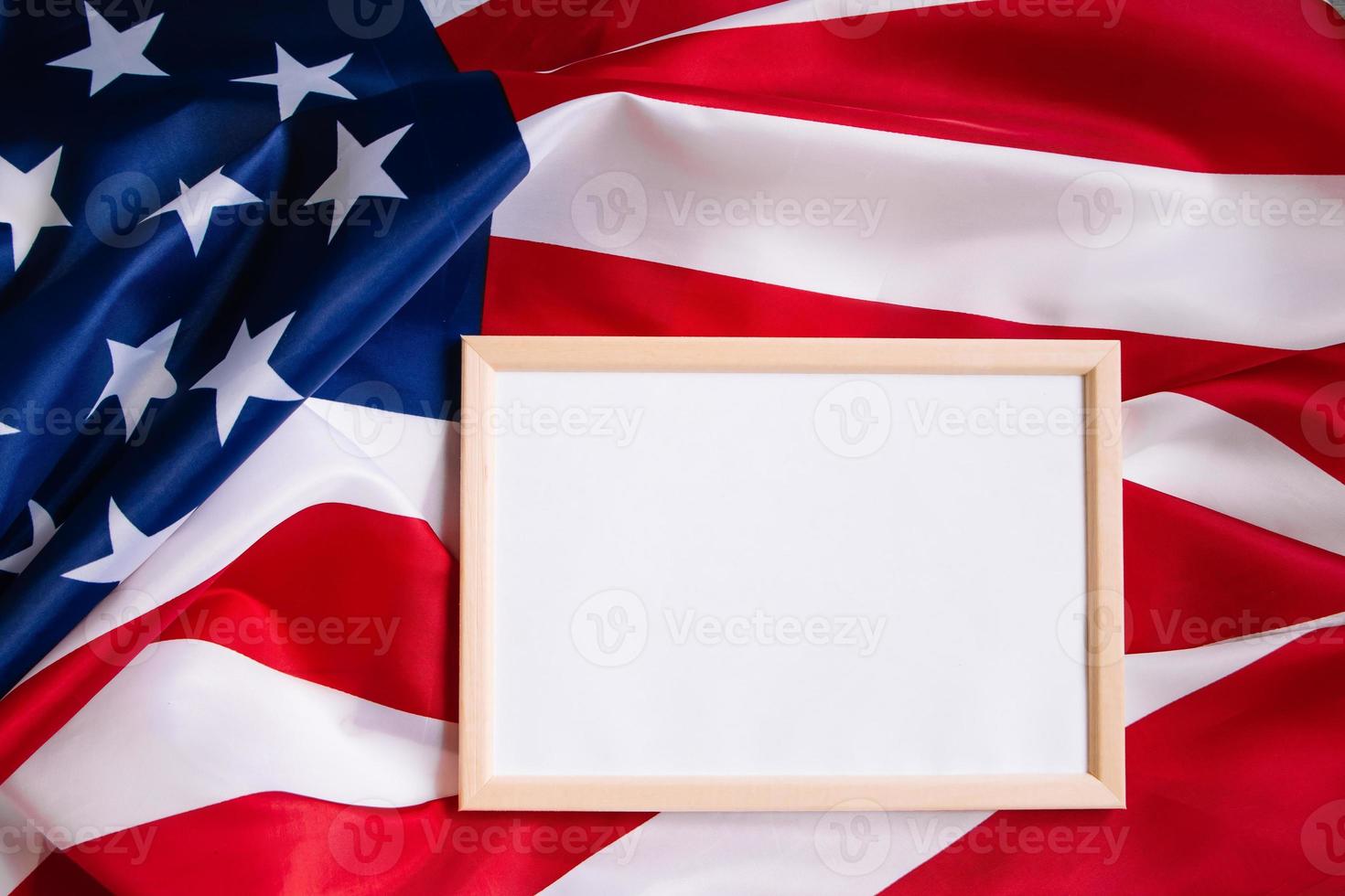 Amerikaanse vlag en leeg frame voor tekst. onafhankelijkheid, herdenkingsdag. foto