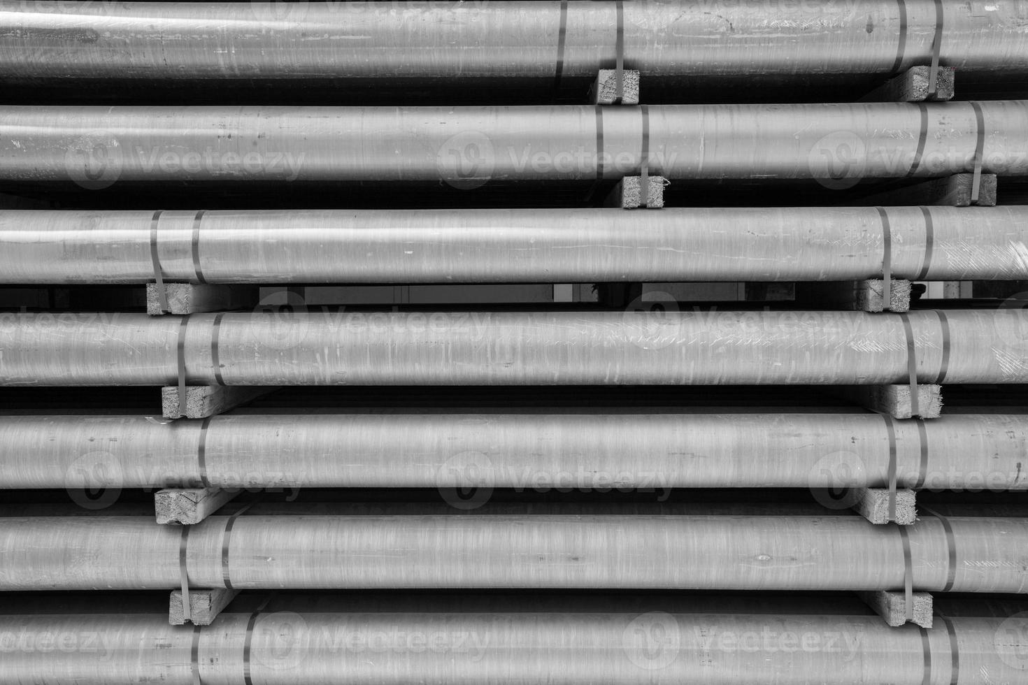 aluminium metalen grondstof in de vorm van lange buizen; foto