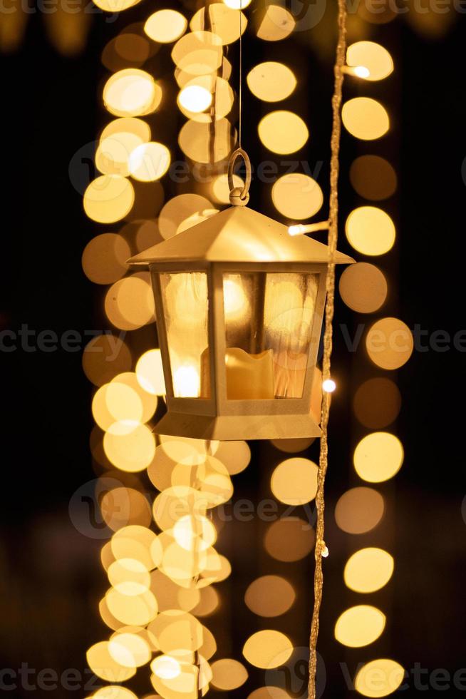 gekleurde wazig bokeh kerstslingers foto