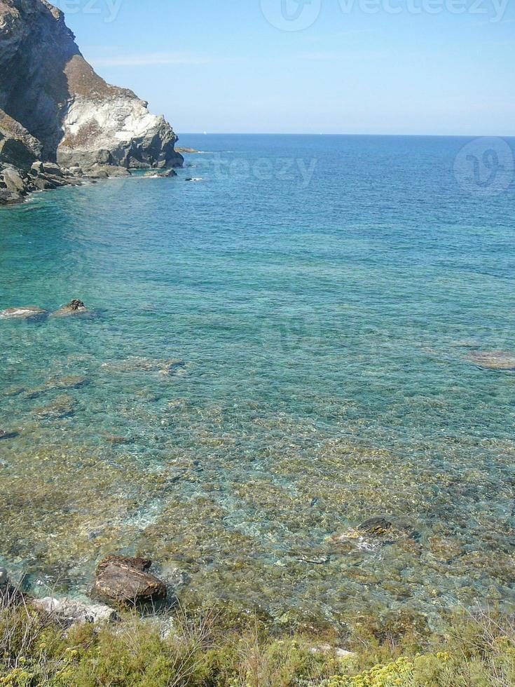 uitzicht op de zee bij lampianu, sardinië, italië foto