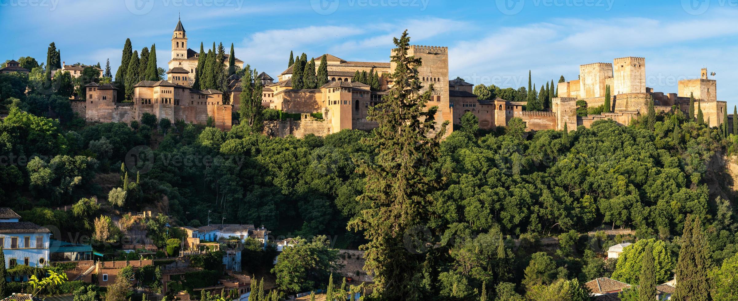 panorama van alhambra van het paleis van granada van albaicin foto