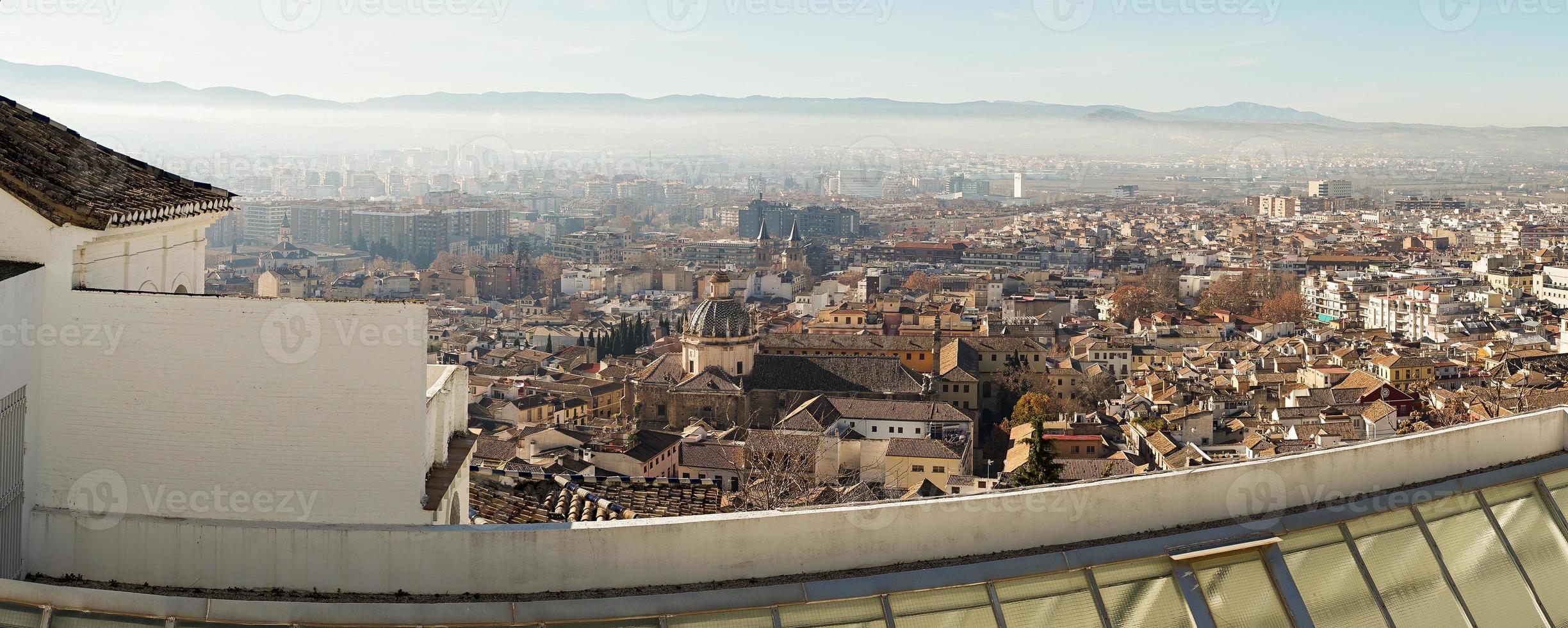 panoramisch uitzicht over de stad granada foto