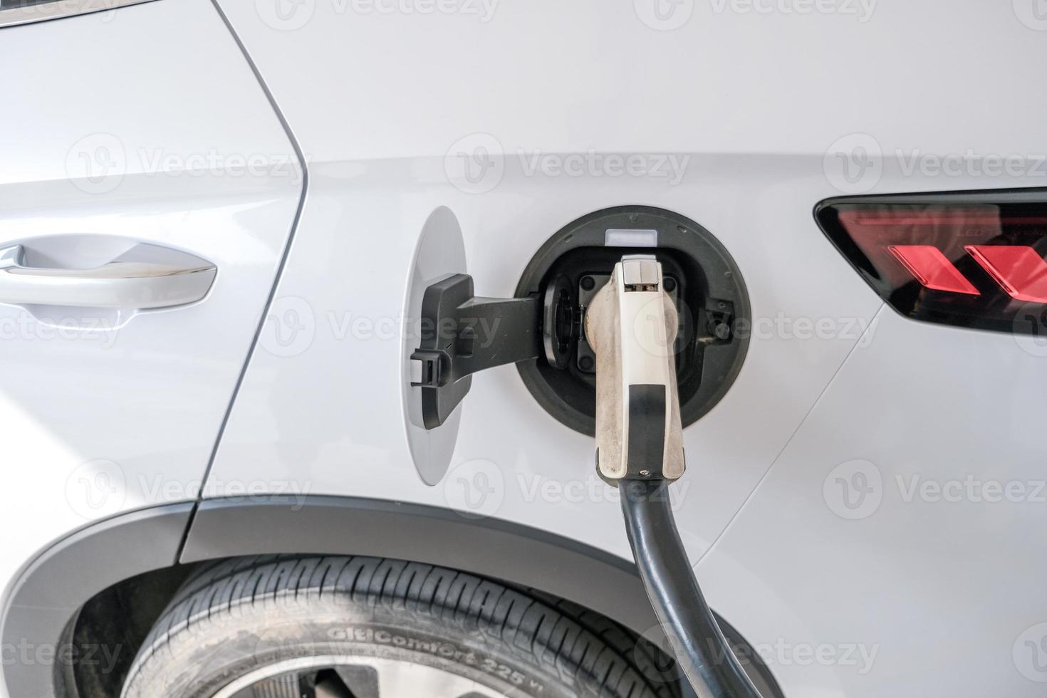 opladen van nieuwe energie elektrische voertuigen foto