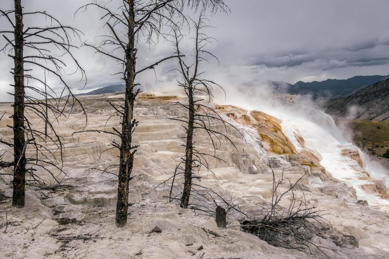 uitzicht op mammoet warmwaterbronnen foto