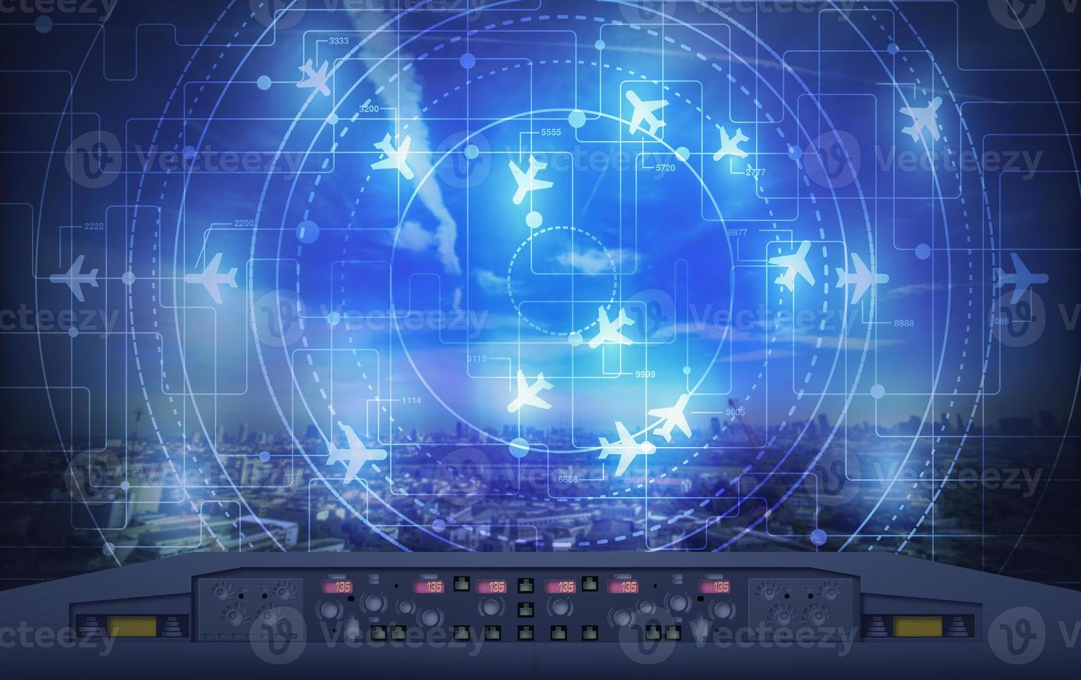 simulatiescherm met verschillende vluchten voor transport en passagiers. foto