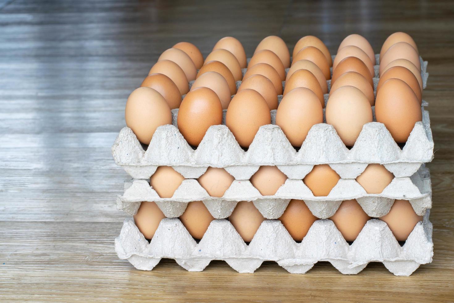 verse eieren om te koken van de boerderij foto