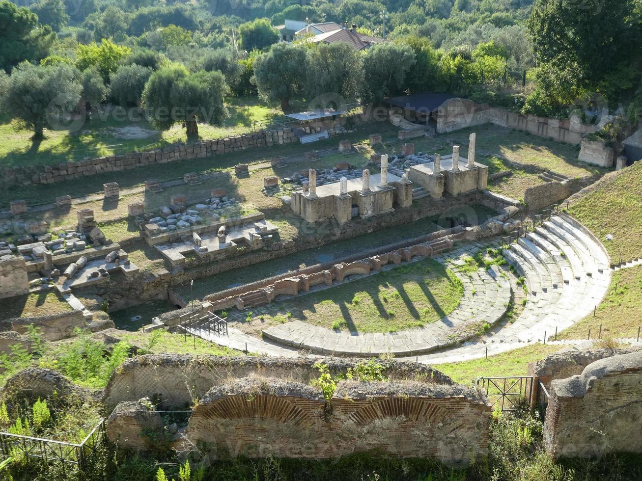Romeins theater in Sessa Aurunca foto