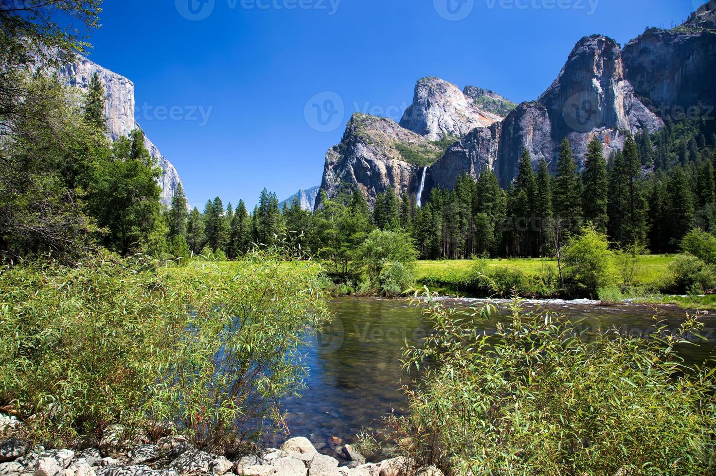 Yosemite landschap in de zomer foto
