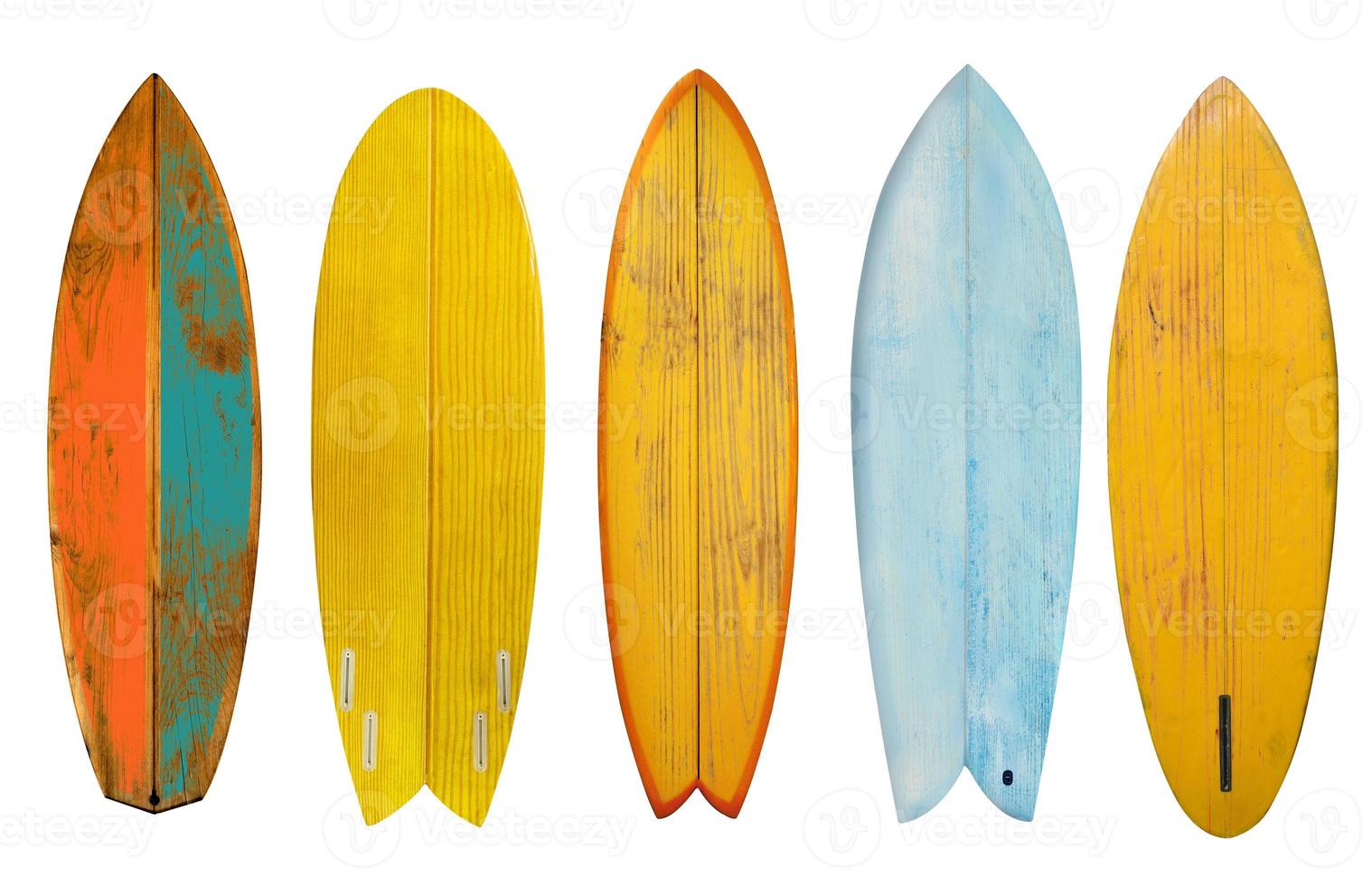 collectie van vintage houten fishboard shortboard surfplank geïsoleerd op wit met uitknippad voor object, retro stijlen. foto