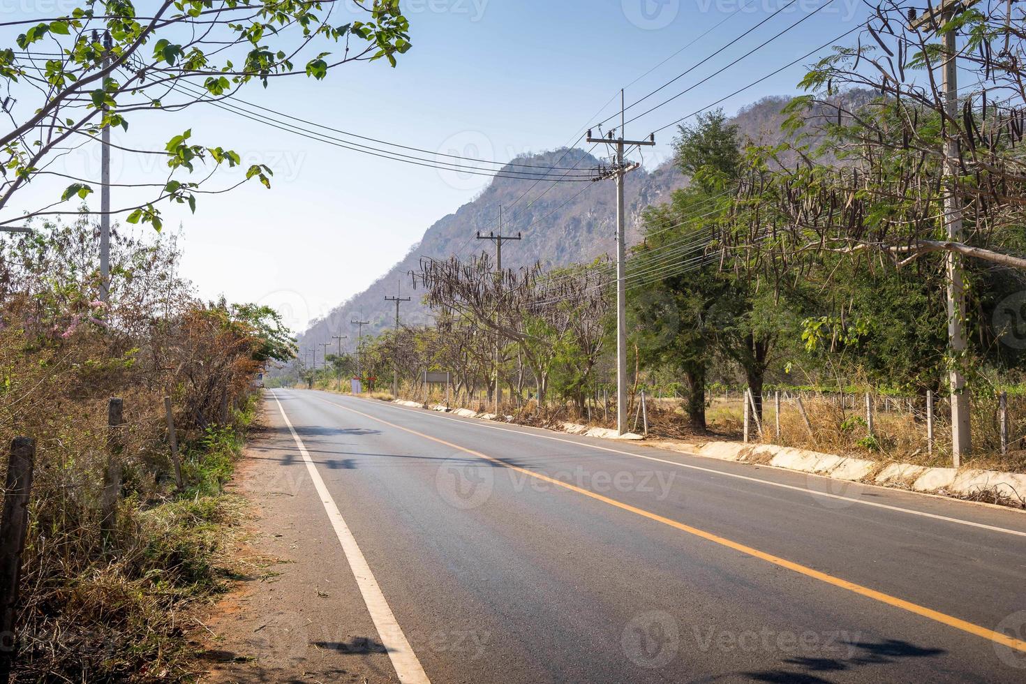 weg naar khao yai nationaal park thailand. foto