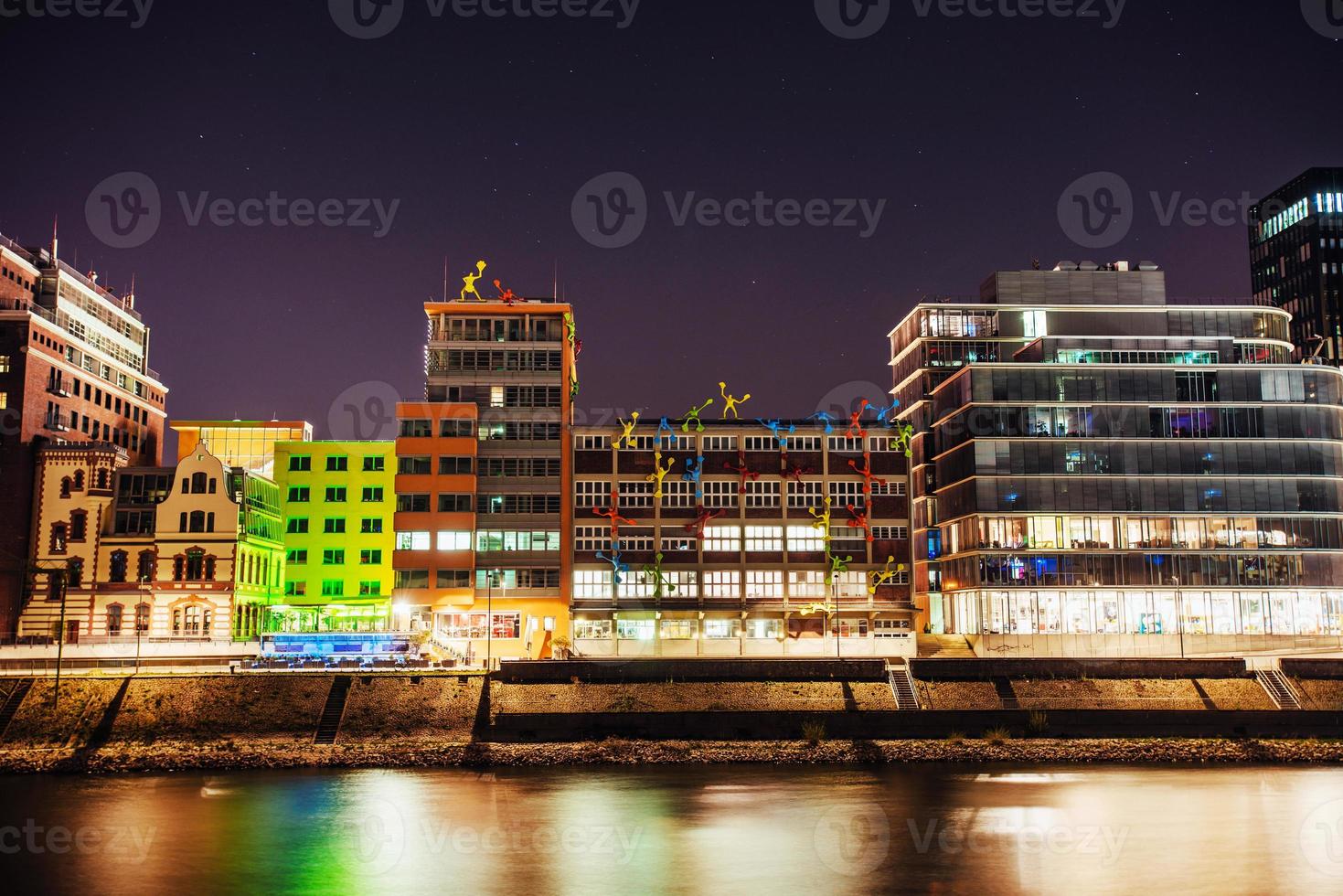 nacht stad landschap dyusildorf foto