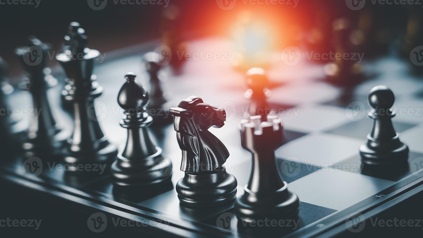 schaakbord huis bewegend spel. bedrijfsleider concept. winnaar van zakelijke concurrentie en marketingstrategie schaven concept. foto