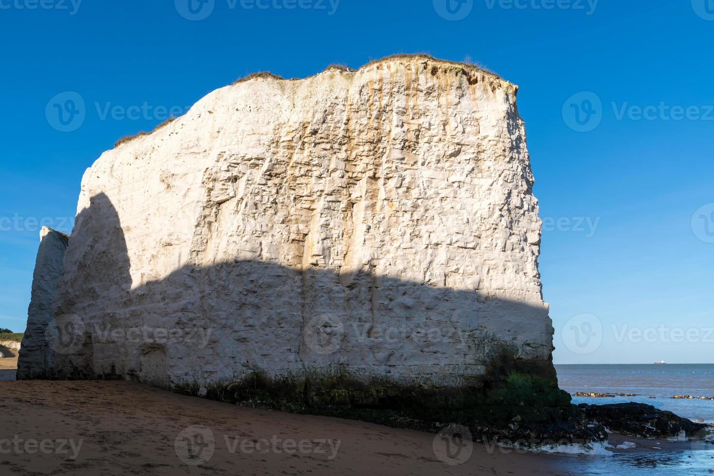 uitzicht op krijtrotsen in de plantkundebaai in de buurt van broadstairs in kent foto