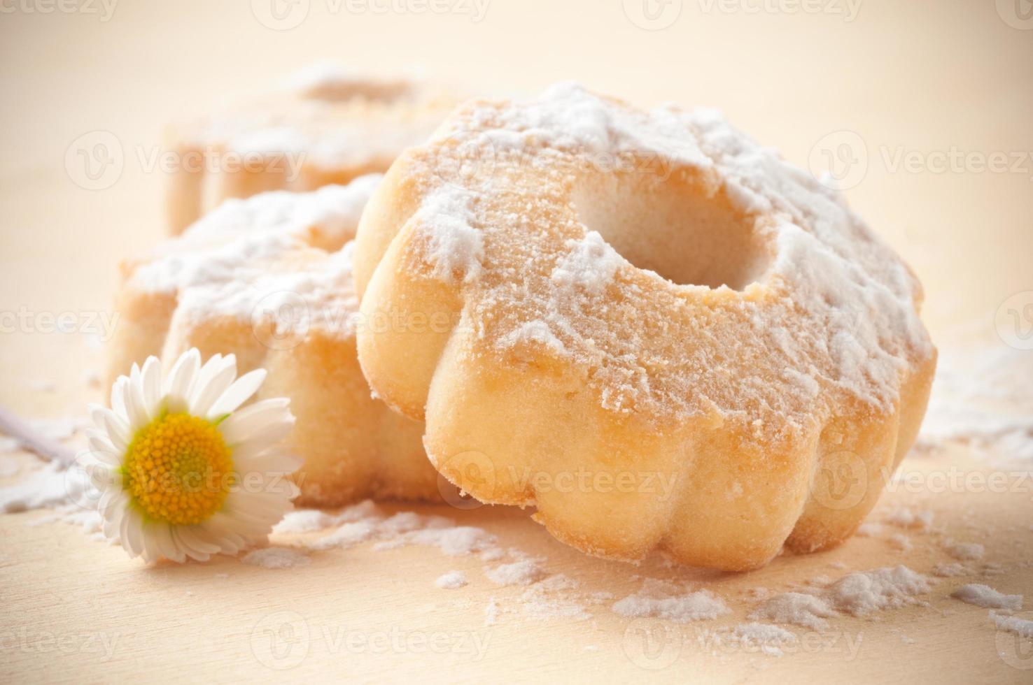 canestrelli koekje op houten tafel foto