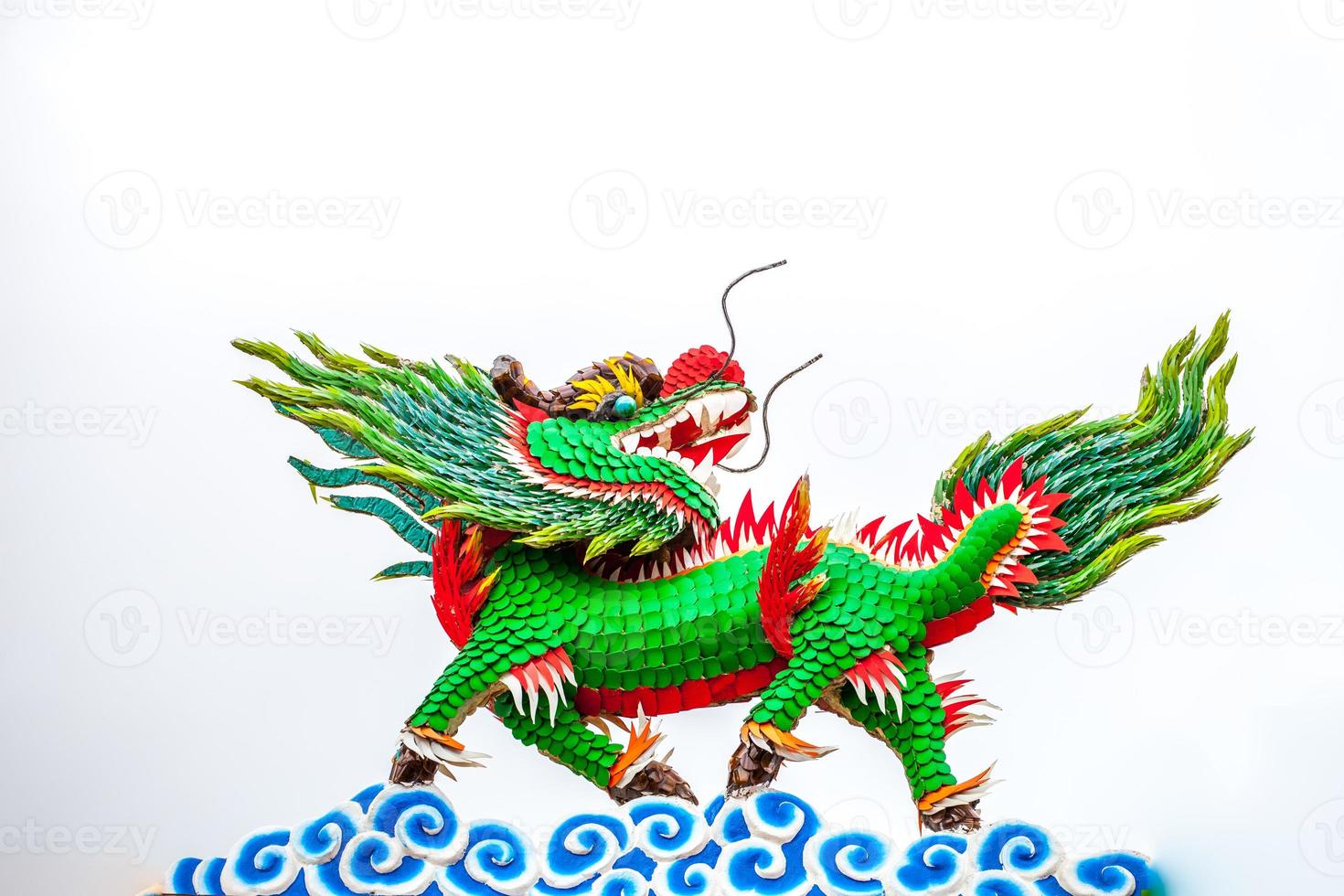 kleurrijke chinese eenhoorn met drakenkop foto