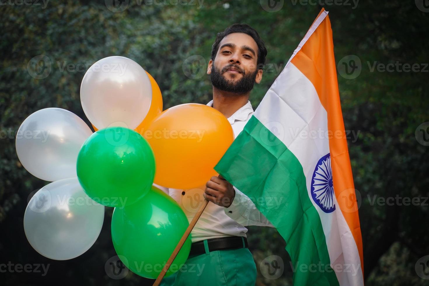 Indiase onafhankelijkheidsdag afbeelding met kleurrijke ballonnen in de kleuren van de Indiase vlag foto