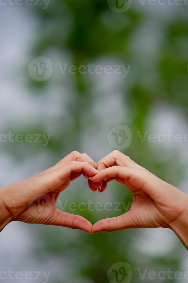 handgemaakte hartvorm voor dierbaren op de dag van liefde liefdesdag foto