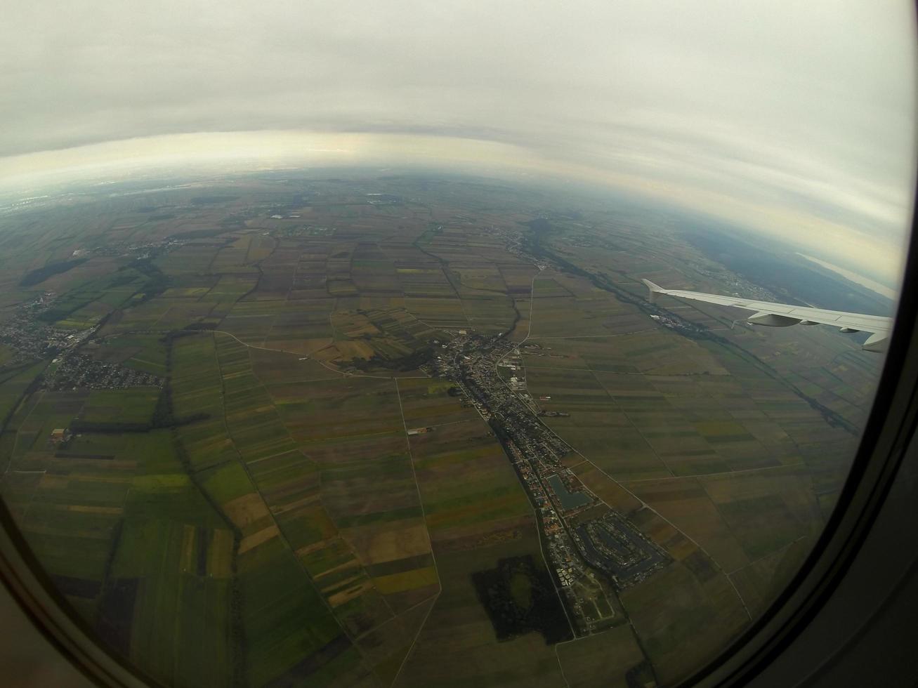 zicht op vliegtuigen op dorpen foto