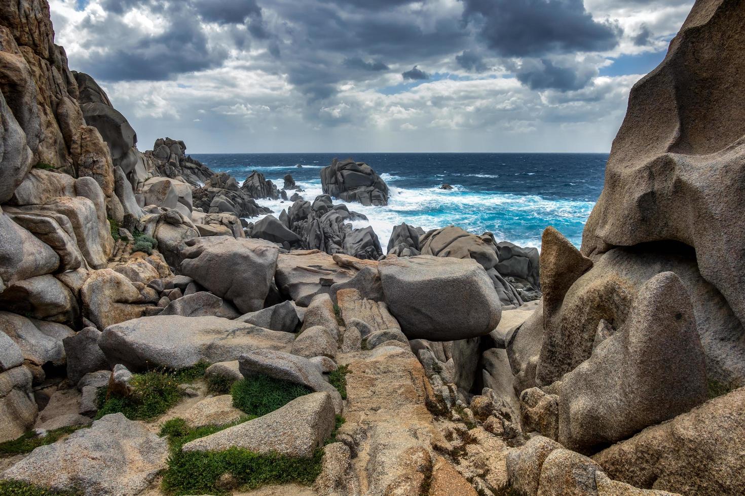 rotsformatie bij Capo Testa Sardinië foto