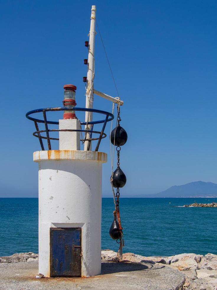 cabo pino, andalucia, spanje, 2014. baken bij cabo pino spanje op 6 mei 2014 foto