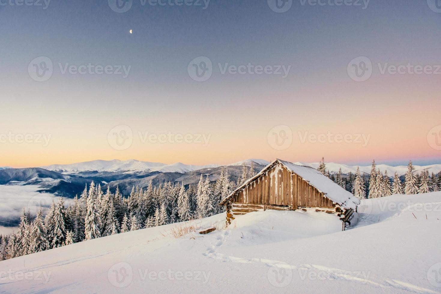 yurt en chalets in de bergen in het westen foto
