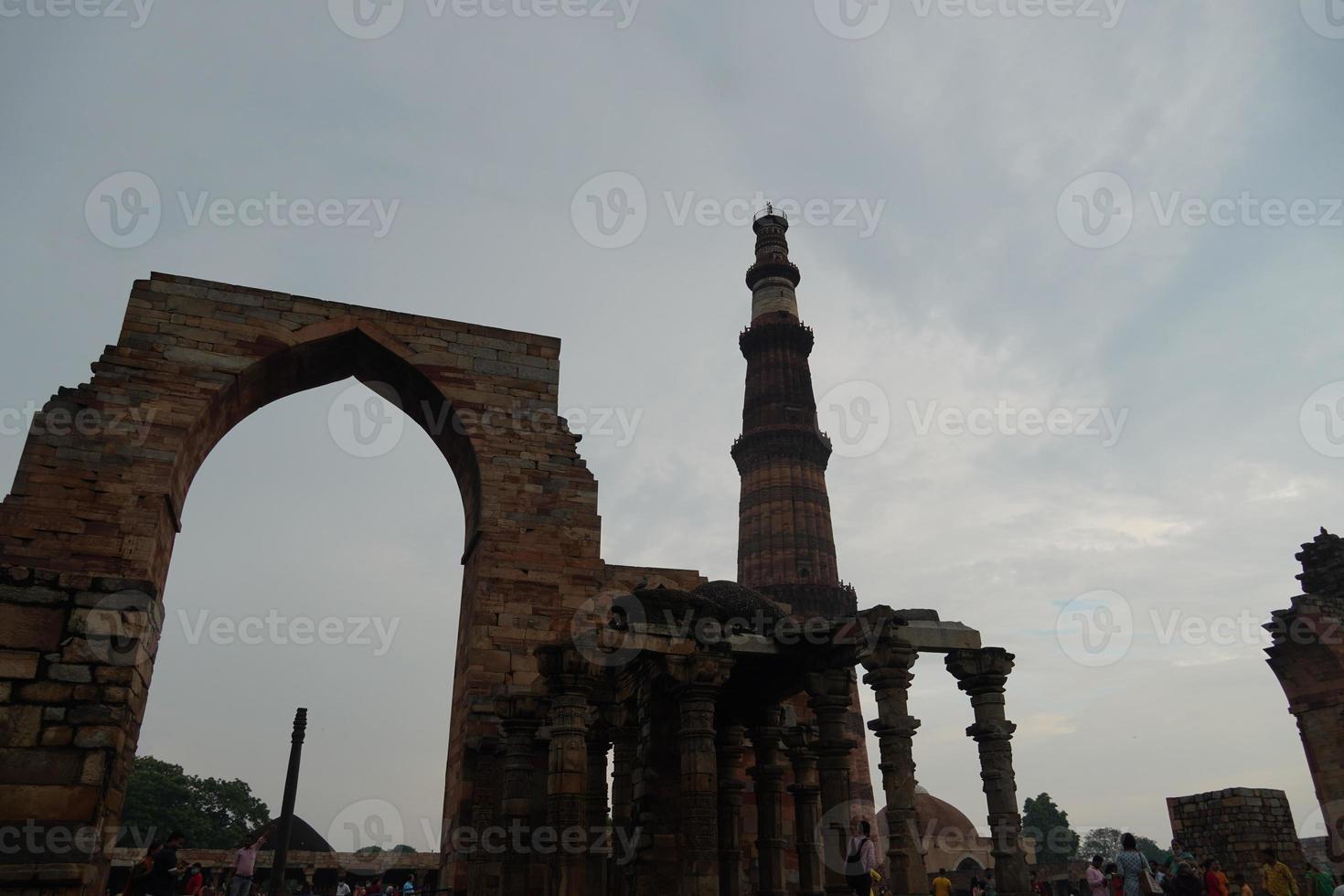 weergave van qutub minar- qutab minar road, delhi afbeelding foto