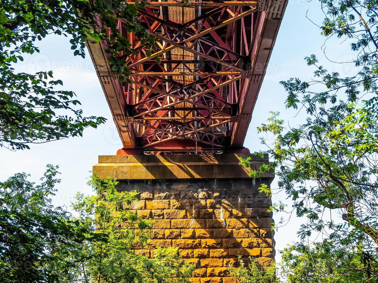 hdr weer brug over Firth of Forth in Edinburgh foto