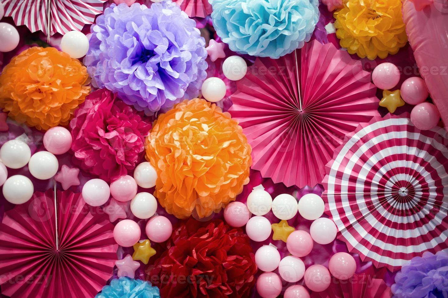 roze decoratiefeest met papier en bal in cerebrate party foto