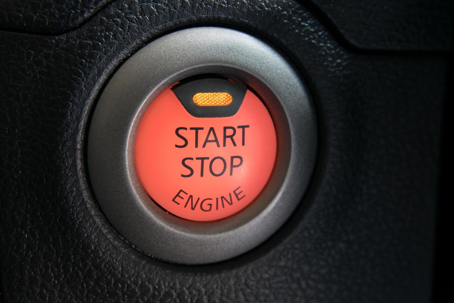 motor start stop knop van een modern auto-interieur foto