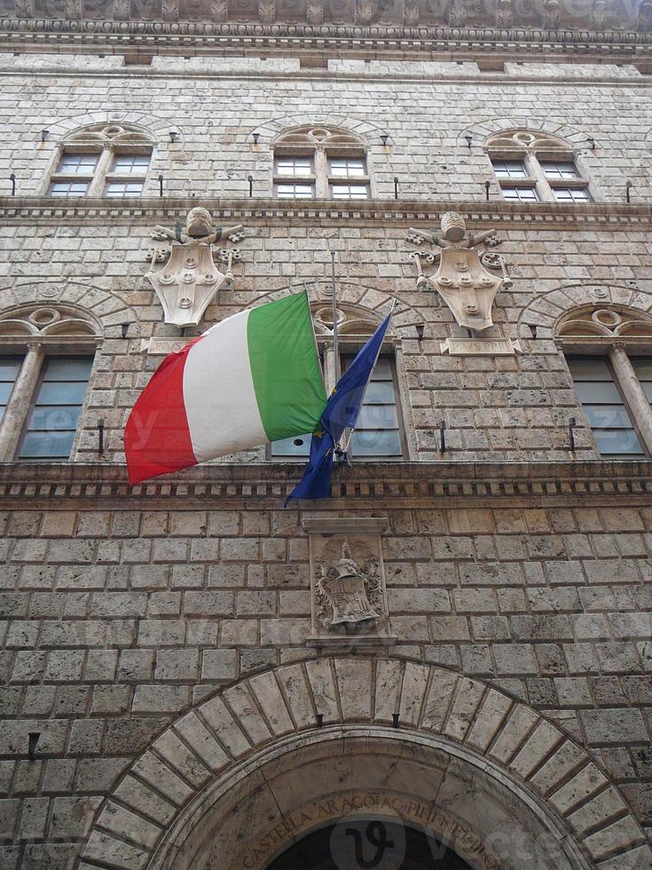 uitzicht op de stad Siena foto