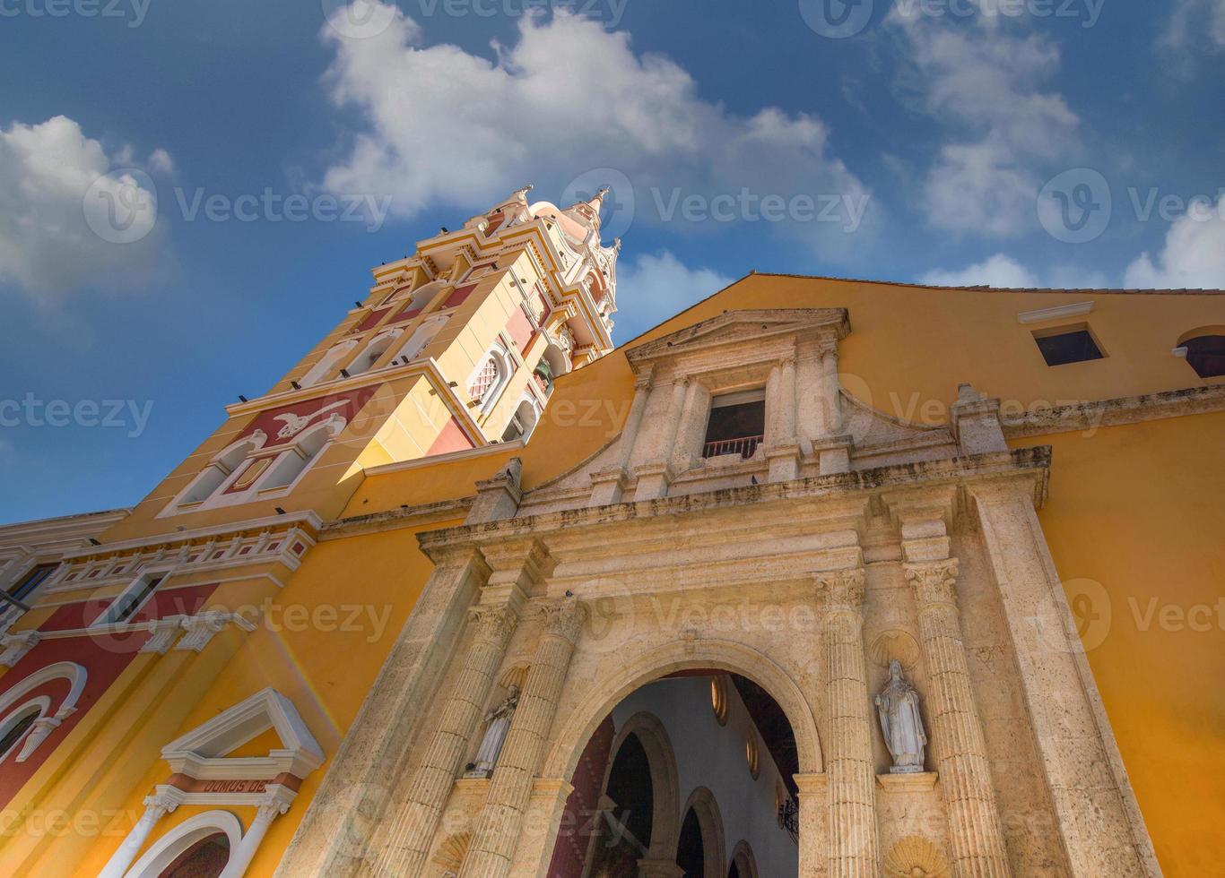 Colombia, schilderachtige kleurrijke straten van Cartagena in de historische wijk Getemani in de buurt van de ommuurde stad foto