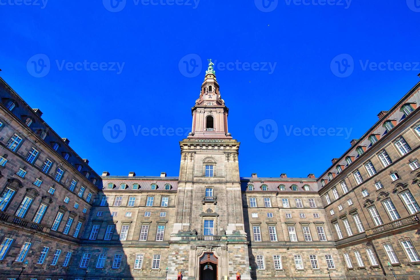 landmark christiansborg paleis in kopenhagen foto