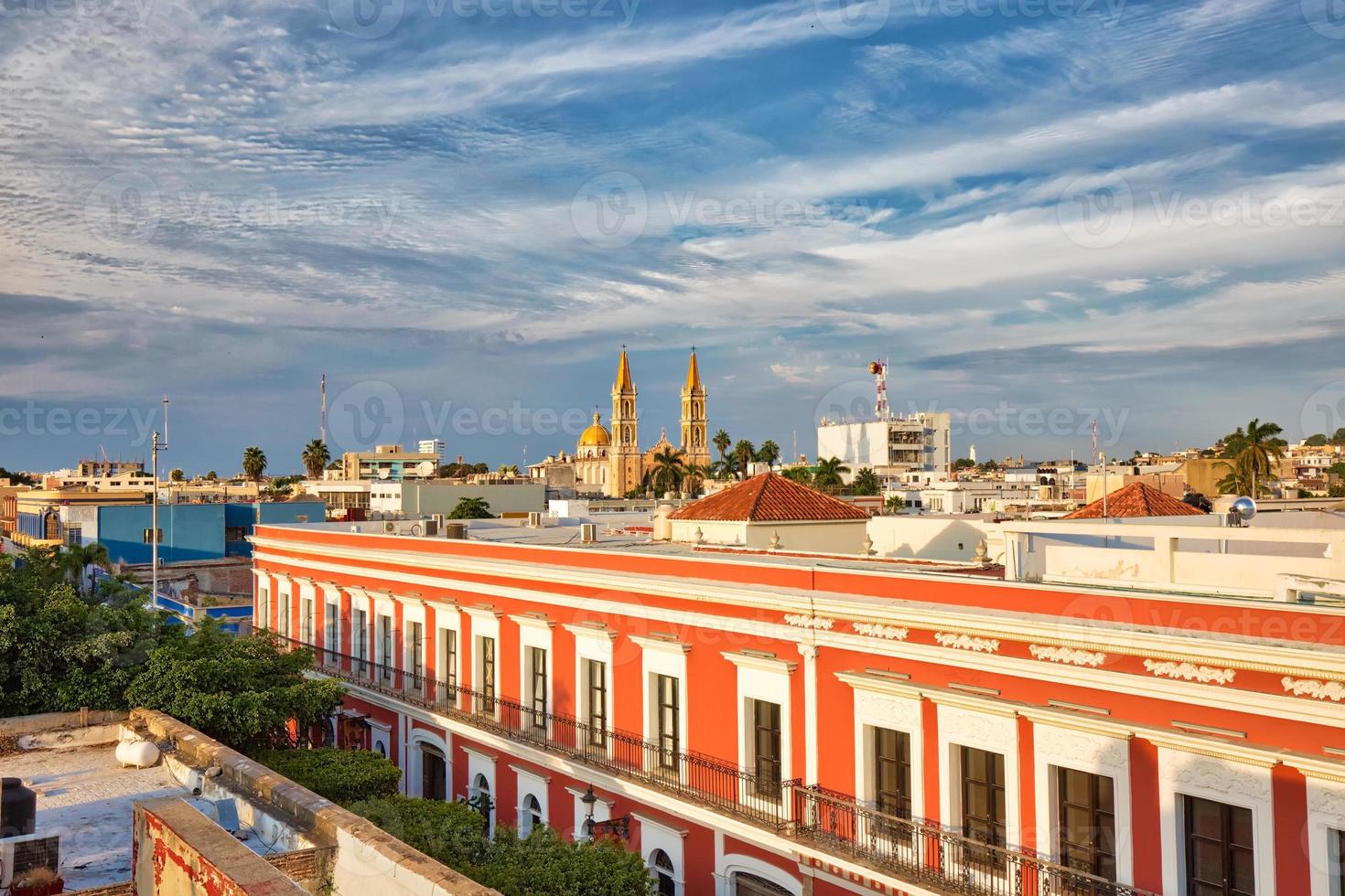 panoramisch uitzicht op de oude stad van mazatlan, mexico foto