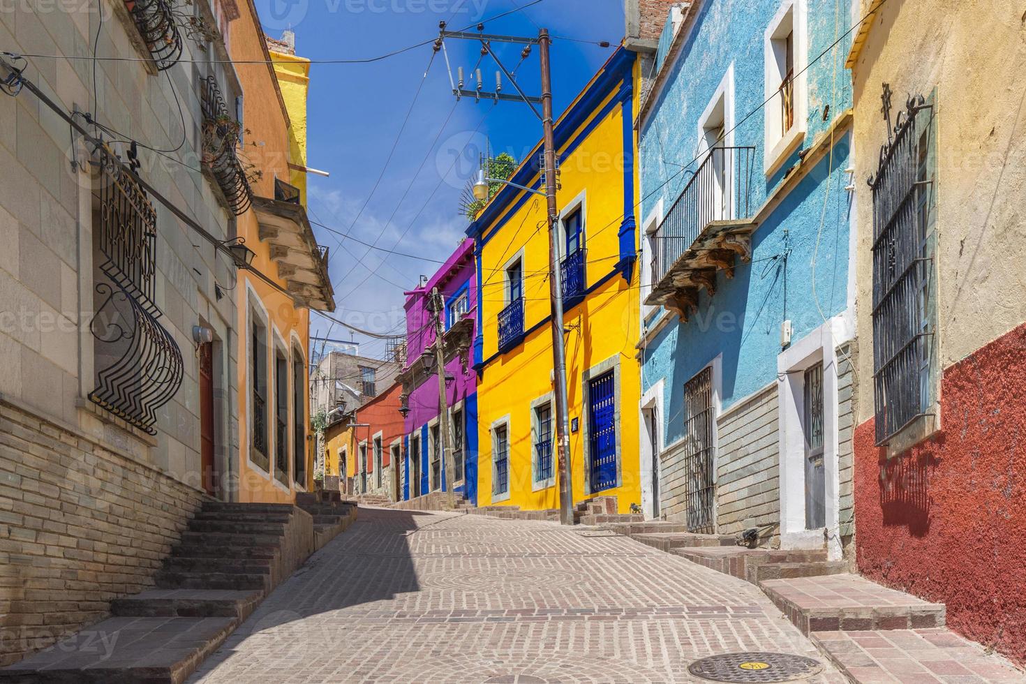 guanajuato, mexico, schilderachtige kleurrijke straten in het historische stadscentrum foto