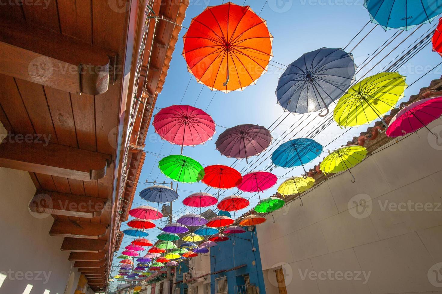 Colombia, schilderachtige kleurrijke straten van Cartagena in de historische wijk Getemani in de buurt van de ommuurde stad foto