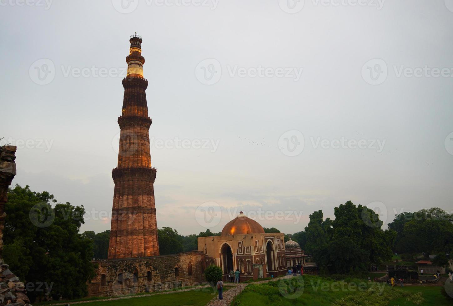 qutub minar- qutab minar road, delhi afbeelding foto