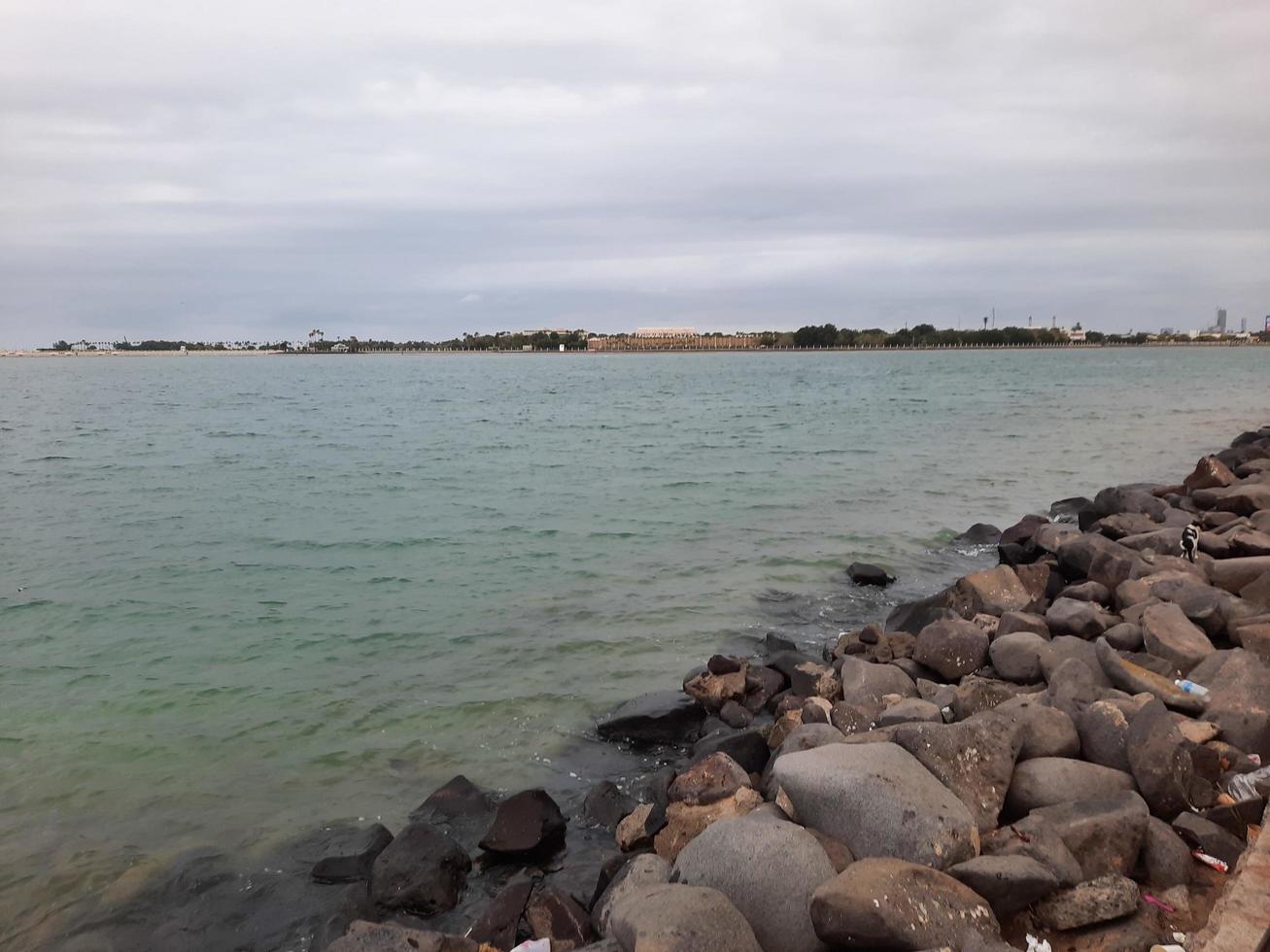 geweldige kleurrijke zonsondergang bij jeddah corniche foto