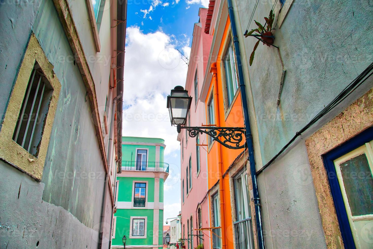 portugal, kleurrijke straten van lissabon foto