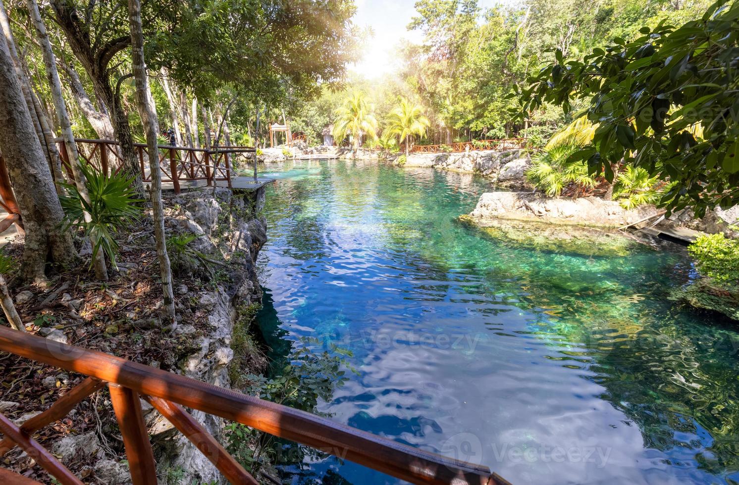 mexico toeristische bestemming, grotten en zwembaden van cenote casa tortuga in de buurt van tulum en playa del carmen foto