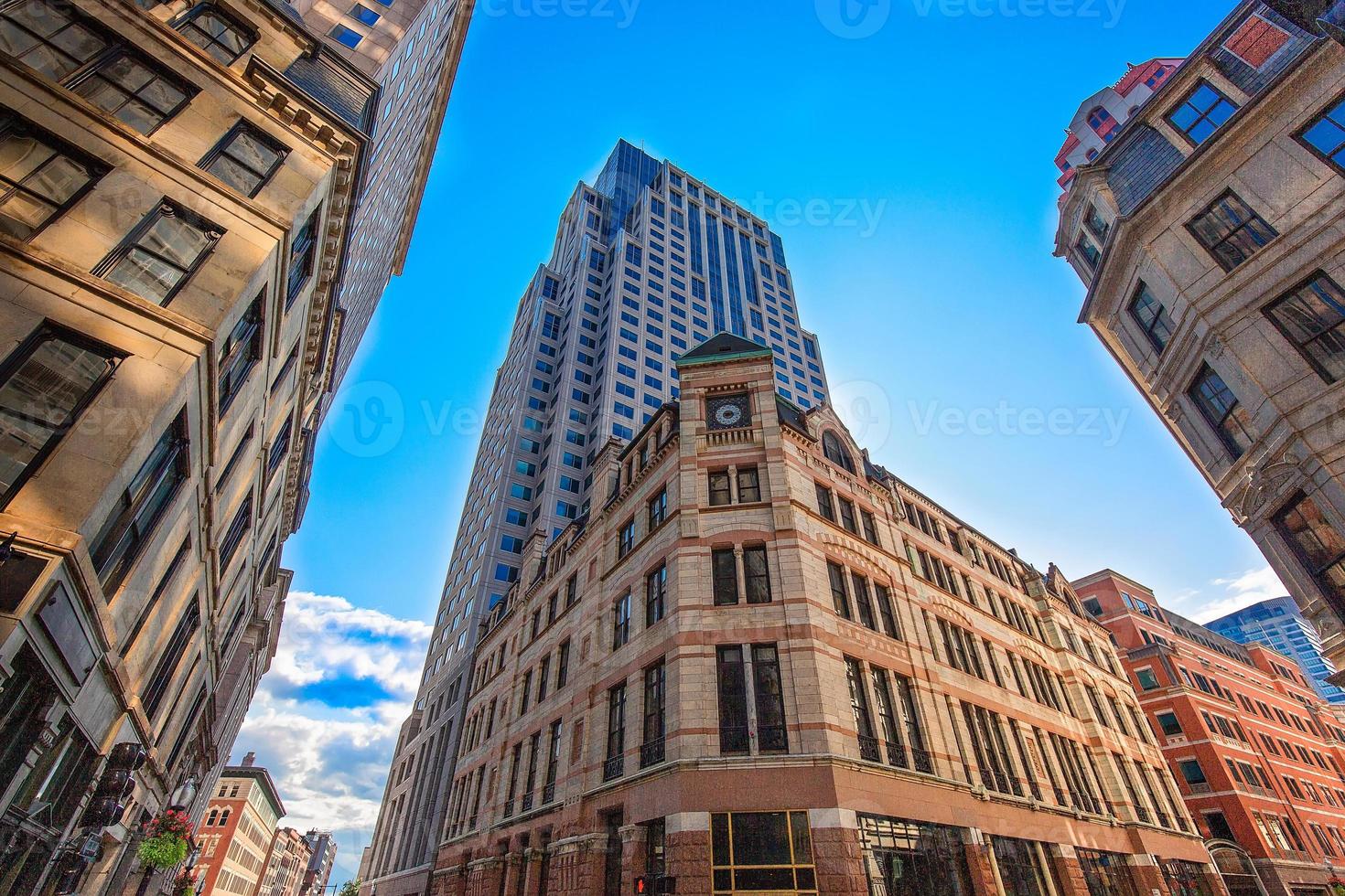 het schilderachtige financiële district van de binnenstad van Boston en de skyline van de stad foto